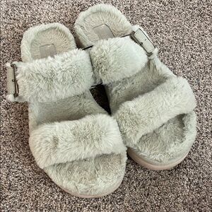 Koolaburra by ugg slipper sandals fuzzy 8